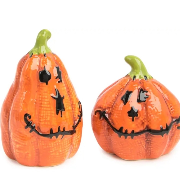 Other - NWT Salt & Pepper Shakers